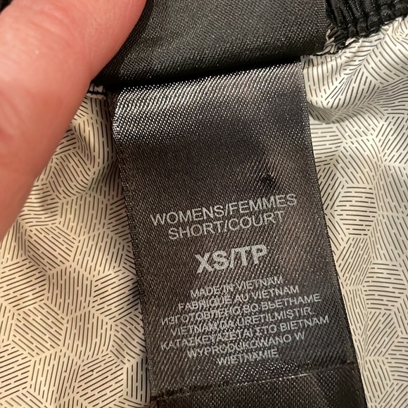 The North Face Women’s XS Short Rain Pants with DryVent Technology - Picture 7 of 16